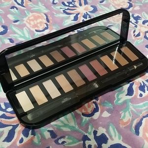 makeover essentials pallete